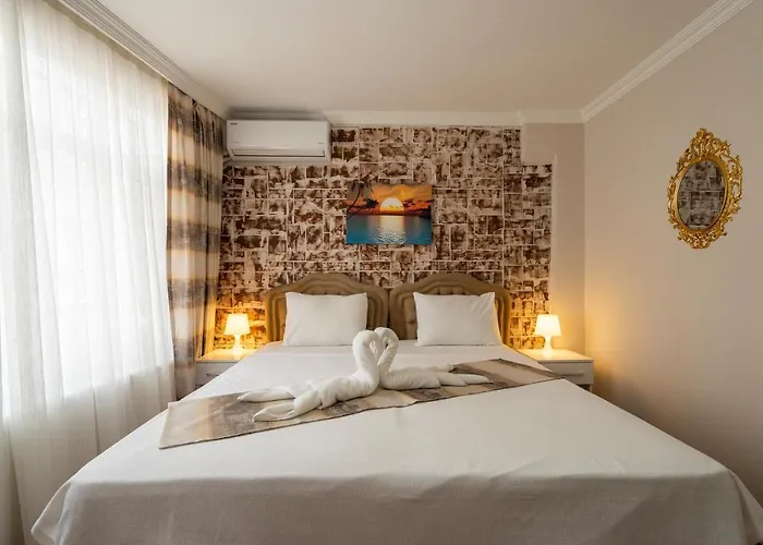 Blue Mosq- Three Storey Detached וילה *