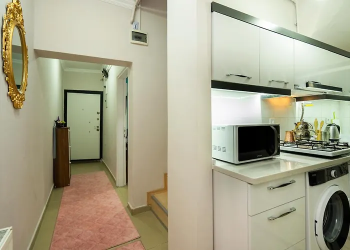 Blue Mosq- Three Storey Detached וילה *