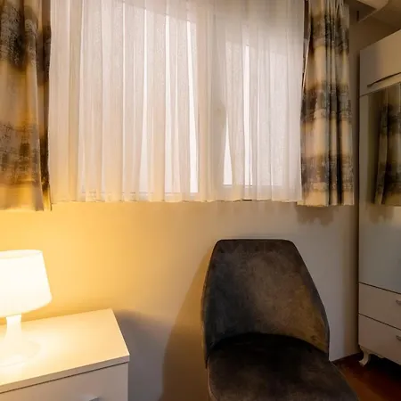 Blue Mosq- Three Storey Detached Villa Istanbul