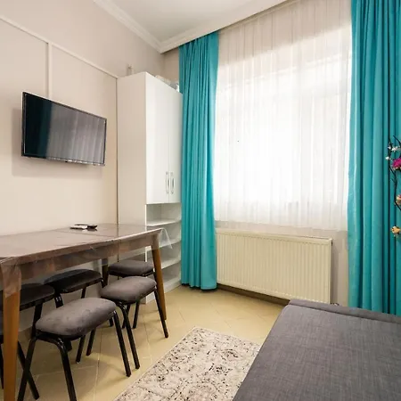 Blue Mosq- Three Storey Detached *