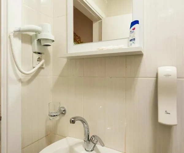 Blue Mosq- Three Storey Detached *