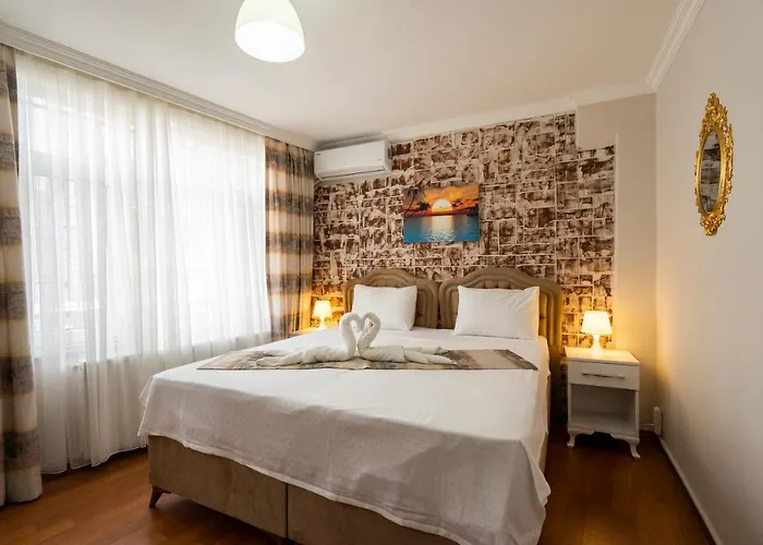 Blue Mosq- Three Storey Detached