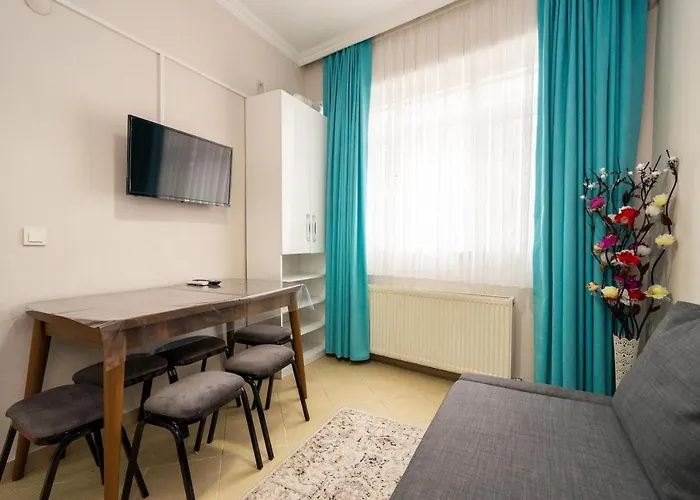 Blue Mosq- Three Storey Detached *