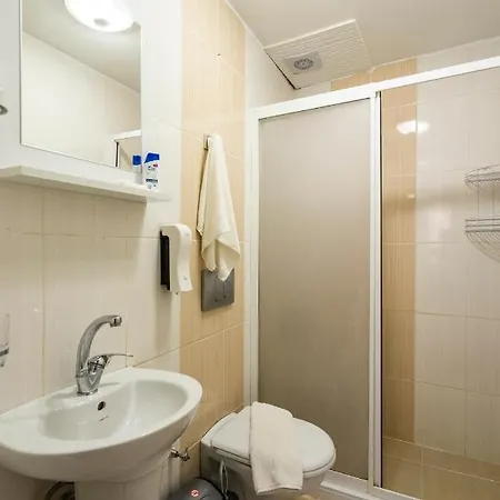 Blue Mosq- Three Storey Detached 빌라